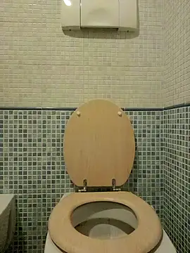 gigilola84 online show from November 9, 2025, 5:11 am