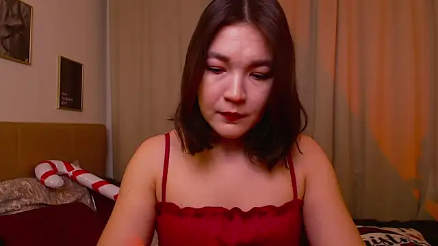 Halle Berrry online show from December 18, 2025, 2:10 pm