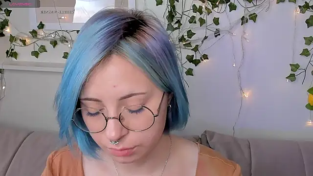 Penny Stanley online show from September 19, 2025, 2:37 am