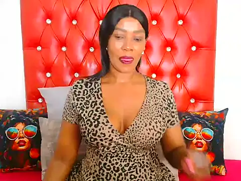 GaggingQueen32 online show from September 12, 2025, 5:02 pm