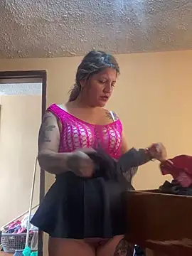 Isisflame online show from December 4, 2025, 1:54 pm