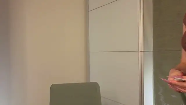 slyshypie online show from November 29, 2025, 1:11 pm