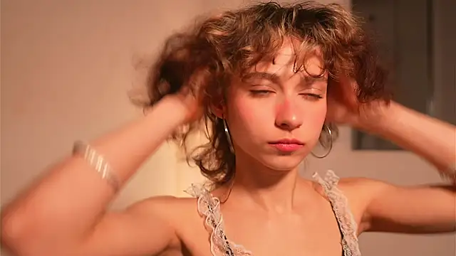 MimiLicks online show from October 5, 2025, 1:02 pm