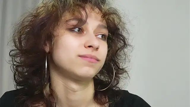 MimiLicks online show from October 18, 2025, 8:27 am