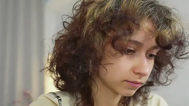 MimiLicks online show from October 13, 2025, 7:32 am