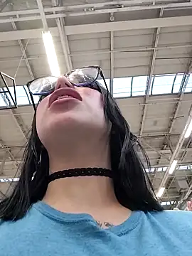 Snapshot of Kitty_Melodi chatting on October 1, 2025, 10:13 pm Kitty Melodi online show from October 1, 2025, 10:13 pm