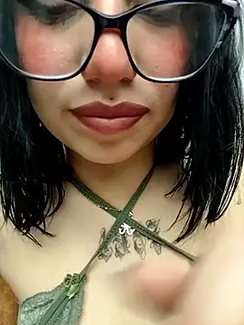 Snapshot of Kitty_Melodi chatting on September 22, 2025, 9:10 pm Kitty Melodi online show from September 22, 2025, 9:10 pm