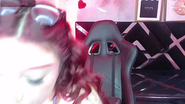 Snapshot of Red_Bunny_v chatting on May 10, 2026, 12:20 pm Red Bunny v online show from May 10, 2026, 12:20 pm