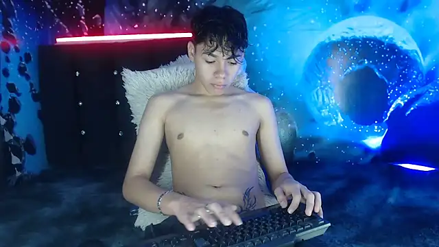 SemerHott online show from November 2, 2025, 1:27 pm