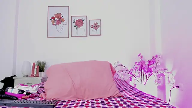 Snapshot of hellzel_moon chatting on October 4, 2025, 7:15 pm hellzel moon online show from October 4, 2025, 7:15 pm