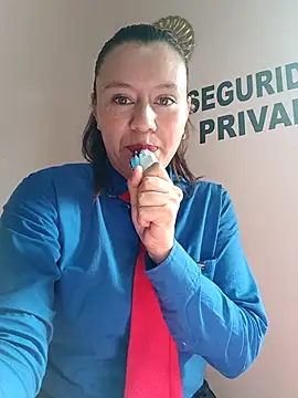 Hannah-colx online show from September 16, 2025, 1:01 pm