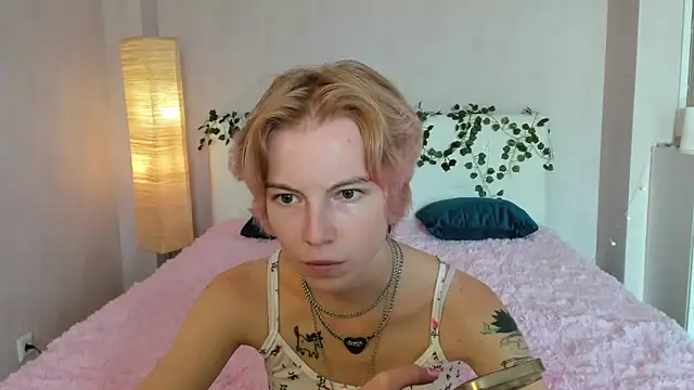 Pink Lila18 online show from September 12, 2025, 8:03 am