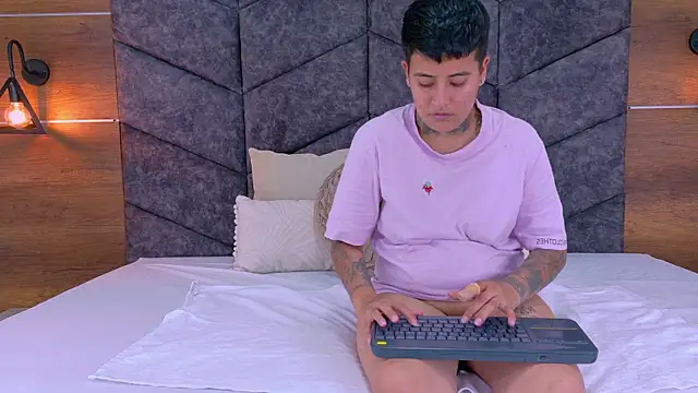 ScarlettVex   online show from October 2, 2025, 7:39 pm