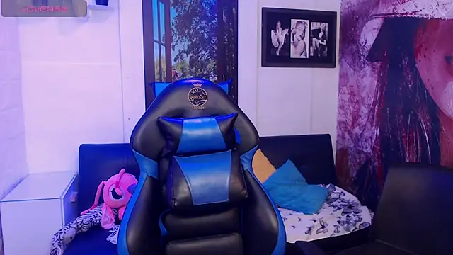 Eva Roussell online show from September 19, 2025, 2:32 pm