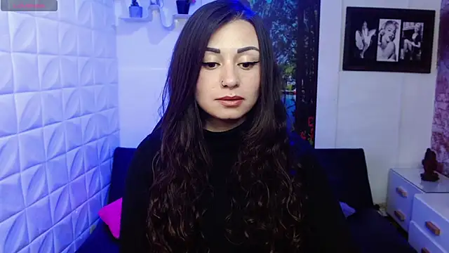 Eva Roussell online show from December 2, 2025, 6:20 pm