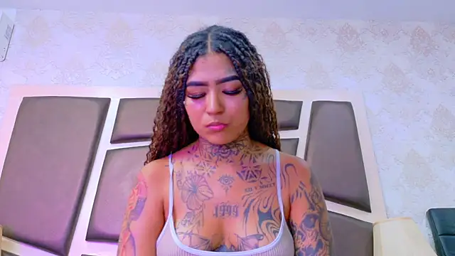 EmilieLake online show from May 29, 2026, 7:42 pm