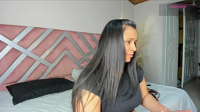 Snapshot of _adahara_queen chatting on October 25, 2025, 4:33 am adahara queen online show from October 25, 2025, 4:33 am