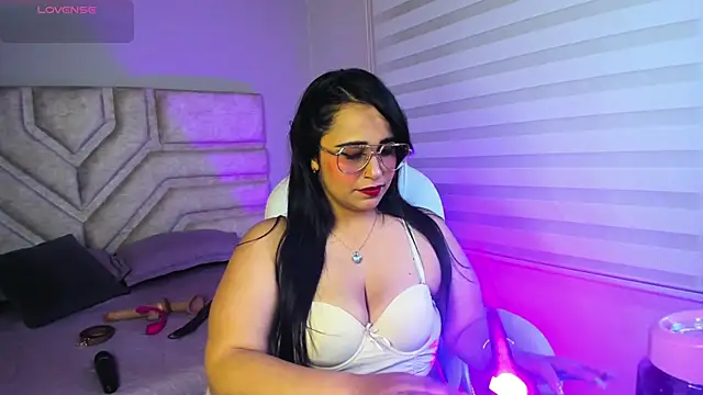 Snapshot of _adahara_queen chatting on September 18, 2025, 4:15 am adahara queen online show from September 18, 2025, 4:15 am