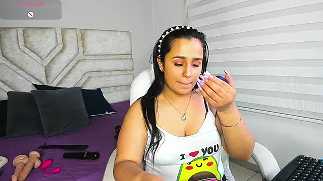 Snapshot of _adahara_queen chatting on September 16, 2025, 4:02 am adahara queen online show from September 16, 2025, 4:02 am