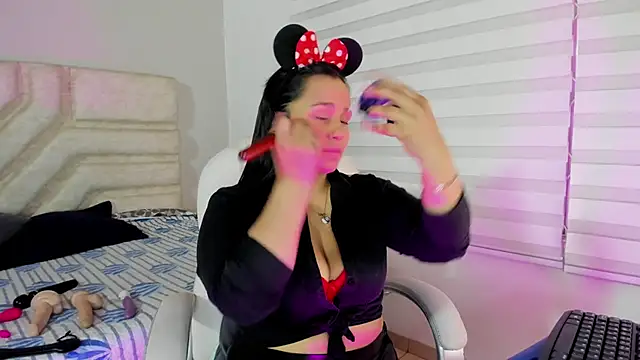 Snapshot of _adahara_queen chatting on October 16, 2025, 4:21 am adahara queen online show from October 16, 2025, 4:21 am