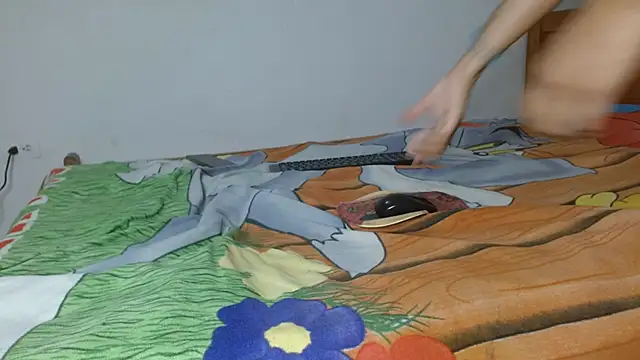 smallkarlakarla online show from November 10, 2025, 4:23 pm