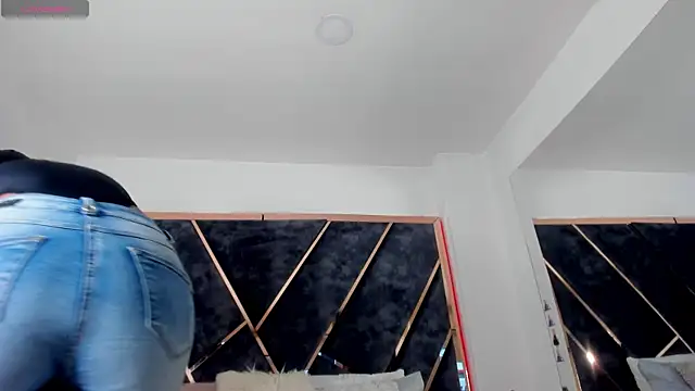 Snapshot of SusanaHenao chatting on December 5, 2025, 5:44 pm SusanaHenao online show from December 5, 2025, 5:44 pm