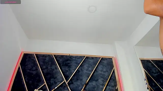 SusanaHenao online show from March 4, 2026, 6:04 pm