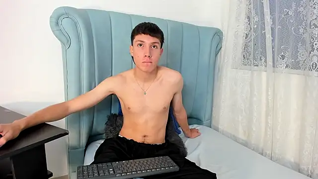 Snapshot of LittleDanny_ chatting on October 29, 2025, 2:49 pm LittleDanny online show from October 29, 2025, 2:49 pm