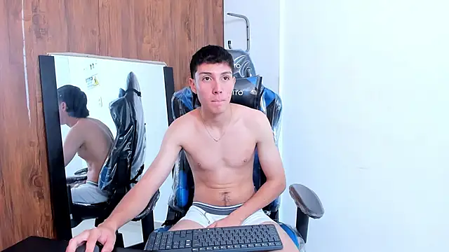 Snapshot of LittleDanny_ chatting on September 21, 2025, 1:16 pm LittleDanny online show from September 21, 2025, 1:16 pm