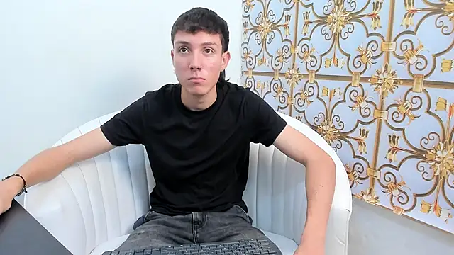 LittleDanny  online show from December 16, 2025, 5:06 pm