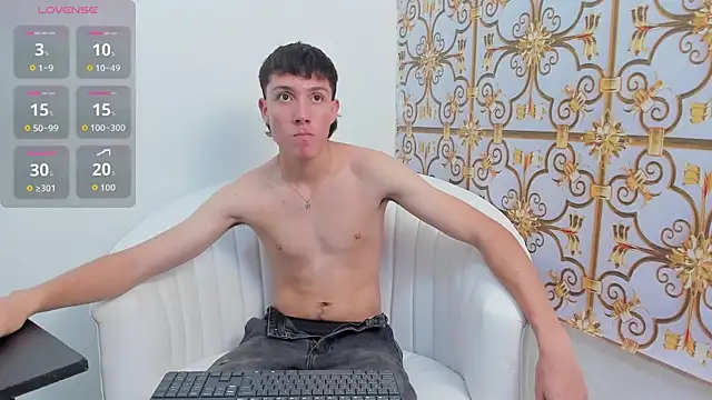 Snapshot of LittleDanny_ chatting on October 24, 2025, 5:56 pm LittleDanny online show from October 24, 2025, 5:56 pm