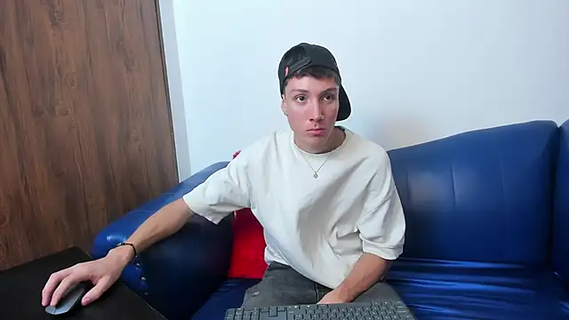 Snapshot of LittleDanny_ chatting on November 29, 2025, 5:13 pm LittleDanny online show from November 29, 2025, 5:13 pm