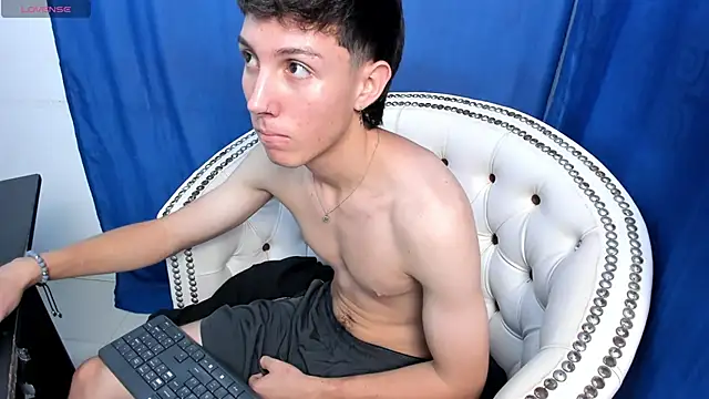 Snapshot of LittleDanny_ chatting on October 2, 2025, 1:58 pm LittleDanny online show from October 2, 2025, 1:58 pm