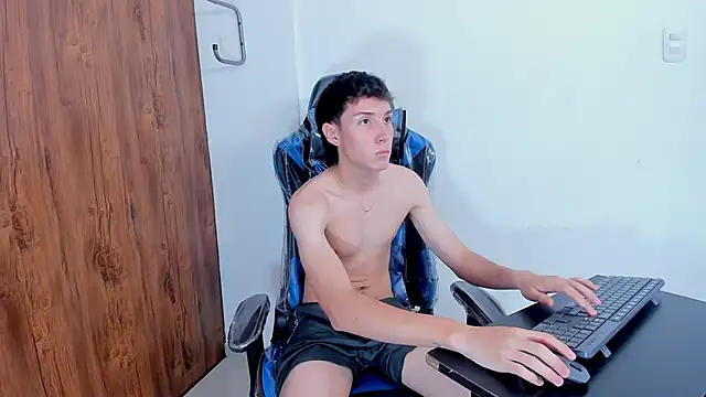 Snapshot of LittleDanny_ chatting on September 9, 2025, 2:04 pm LittleDanny online show from September 9, 2025, 2:04 pm