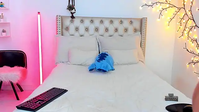 LenaStylesOA online show from March 4, 2026, 1:41 pm