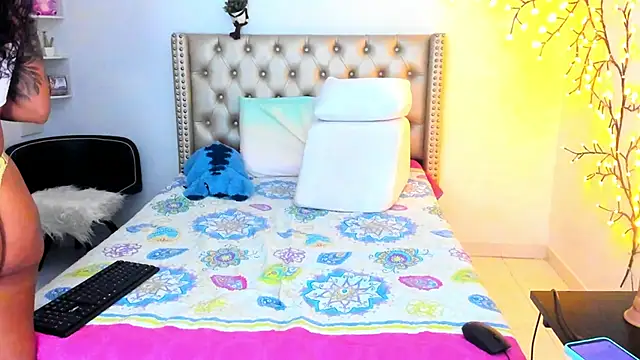 LenaStylesOA online show from December 2, 2025, 1:17 am