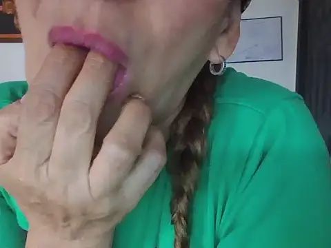 Snapshot of MiaVega chatting on October 11, 2025, 3:46 pm MiaVega online show from October 11, 2025, 3:46 pm