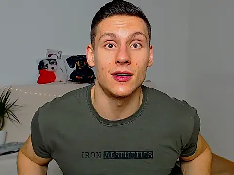 ZeinMiracles online show from October 27, 2025, 8:43 pm