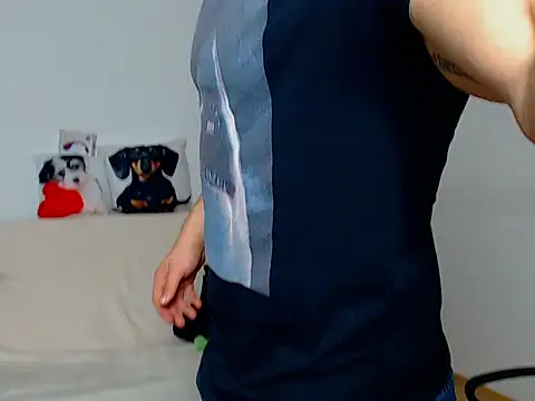 ZeinMiracles online show from October 17, 2025, 7:59 pm