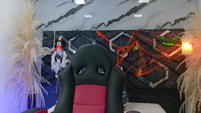 Natasha-Adams online show from October 26, 2025, 9:15 pm