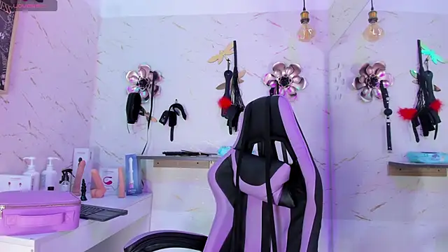 Natasha-Adams online show from March 31, 2026, 7:27 pm