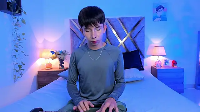 Hyunjin Son online show from October 21, 2025, 8:30 pm