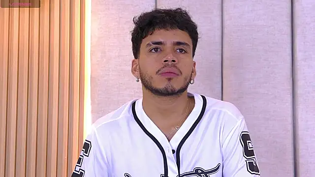 AlexanderJordan online show from October 19, 2025, 3:37 pm