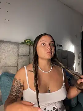 Snapshot of AnnyLopezzz_ chatting on June 1, 2026, 6:02 am AnnyLopezzz online show from June 1, 2026, 6:02 am