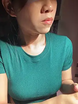 Snapshot of Yumii_09 chatting on January 7, 2026, 12:10 pm Yumii 09 online show from January 7, 2026, 12:10 pm