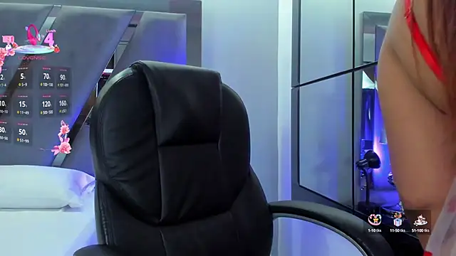 Abril monroe  online show from October 9, 2025, 3:40 am