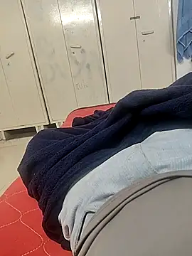 Snapshot of Goodmens5 chatting on December 14, 2025, 6:35 pm Goodmens5 online show from December 14, 2025, 6:35 pm