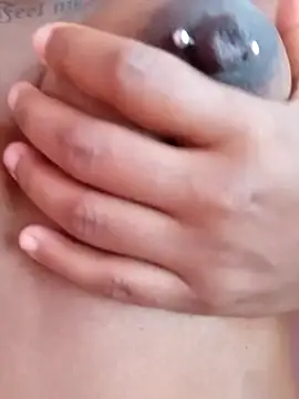 nessinha12 online show from December 2, 2025, 9:11 am