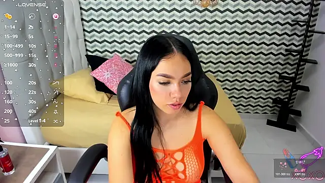 MOLLYSPENCER1 online show from November 4, 2025, 7:06 pm