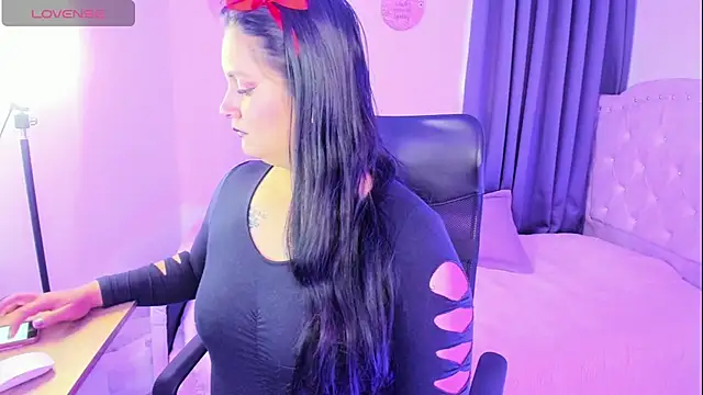 Sunnycurvymf online show from September 24, 2025, 1:17 pm